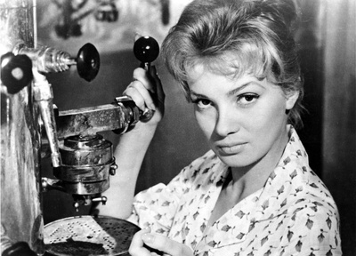 灰烬与钻石剧照的剧照