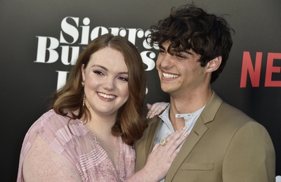 塞尔拉·伯格斯是废柴剧照的剧照