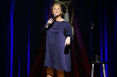 艾米·舒默：长大当妈剧照的剧照