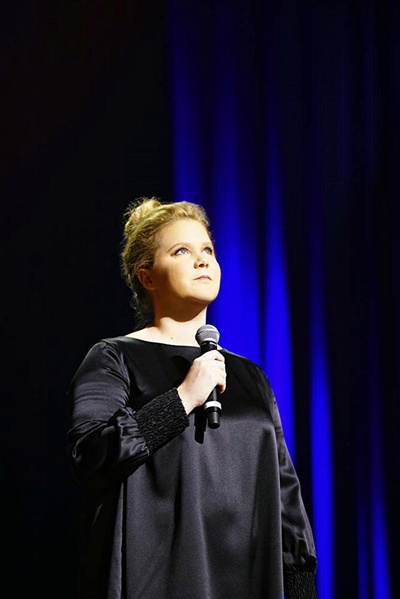 艾米·舒默：长大当妈剧照的剧照