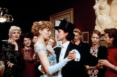 战火中的伊甸园剧照的剧照