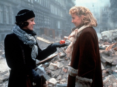 战火中的伊甸园剧照的剧照