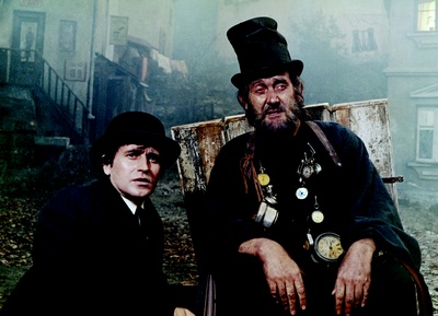 砂制时镜下的疗养院剧照的剧照