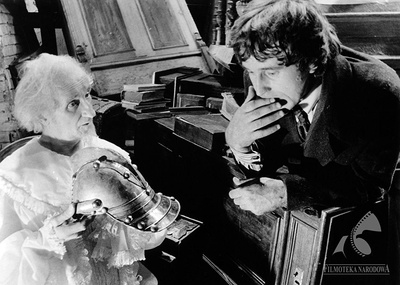 砂制时镜下的疗养院剧照的剧照