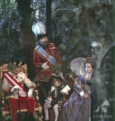 砂制时镜下的疗养院剧照的剧照