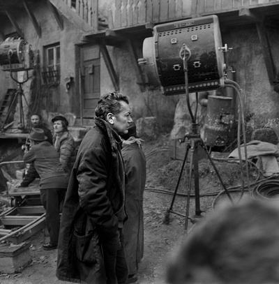 砂制时镜下的疗养院剧照的剧照