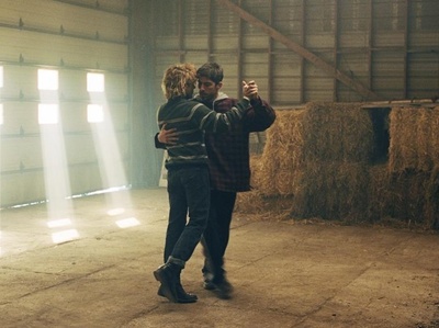 汤姆的农场旅行剧照的剧照