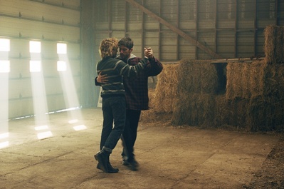 汤姆的农场旅行剧照的剧照