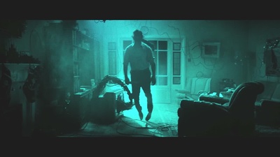 等待指示剧照的剧照