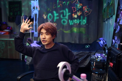 一个人的捉迷藏剧照的剧照