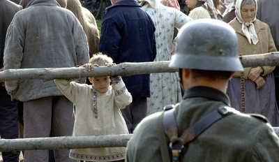 烈日灼人2(上)：逃难剧照的剧照