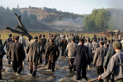 烈日灼人2(上)：逃难剧照的剧照