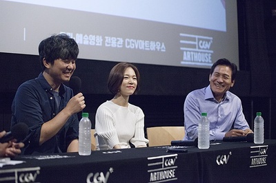 桌子剧照的剧照