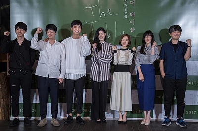 桌子剧照的剧照