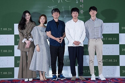 桌子剧照的剧照