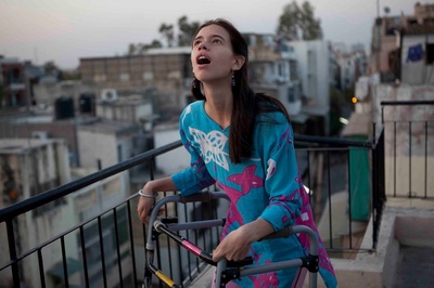 带吸管的玛格丽塔剧照的剧照