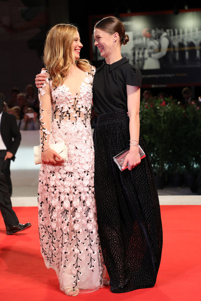 无主之作剧照的剧照