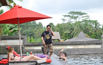 神在巴厘岛剧照的剧照