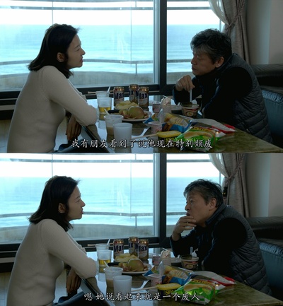 独自在夜晚的海边剧照的剧照