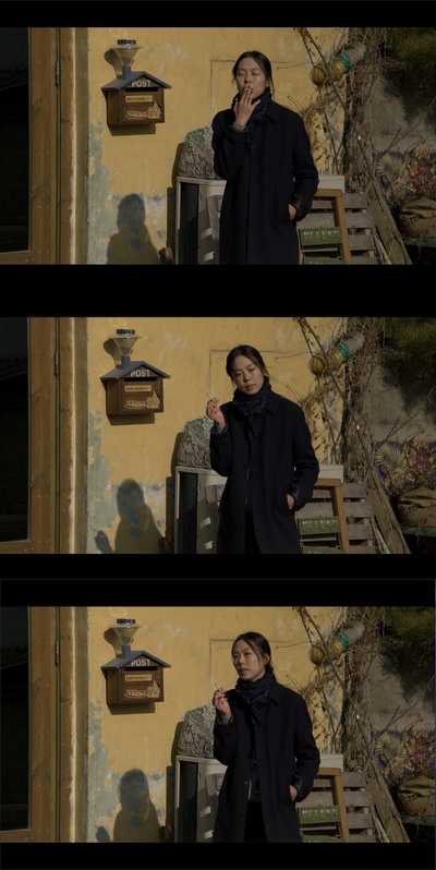 独自在夜晚的海边剧照的剧照