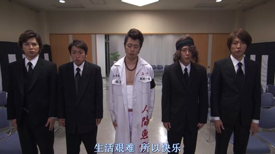 生活艰难也许快乐剧照的剧照