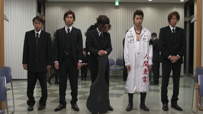 生活艰难也许快乐剧照的剧照