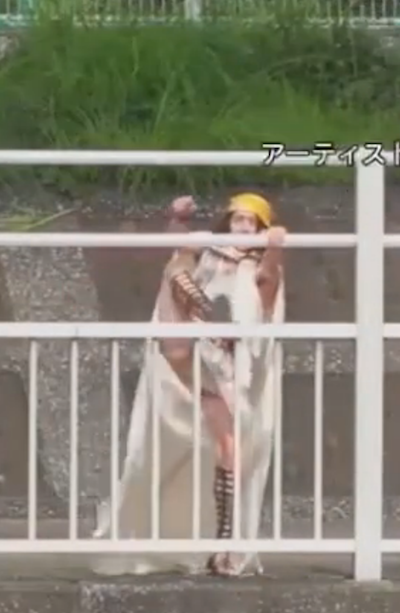 生活艰难也许快乐剧照的剧照