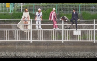 生活艰难也许快乐剧照的剧照