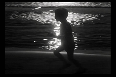 孩子在看着我们剧照的剧照