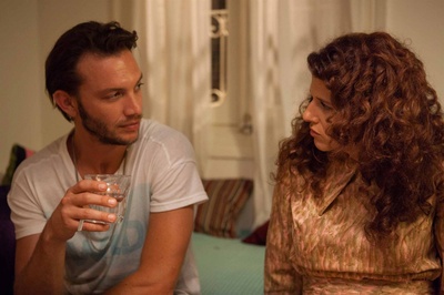 穿墙行剧照的剧照