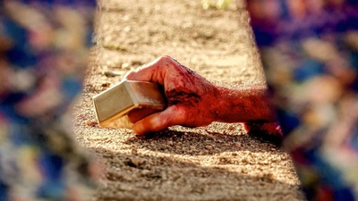 晒尸体剧照的剧照