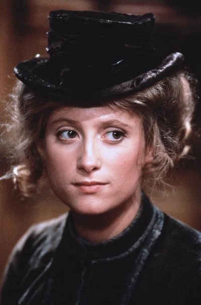 血色十字花剧照的剧照