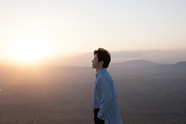 迎风而立的狮子剧照的剧照