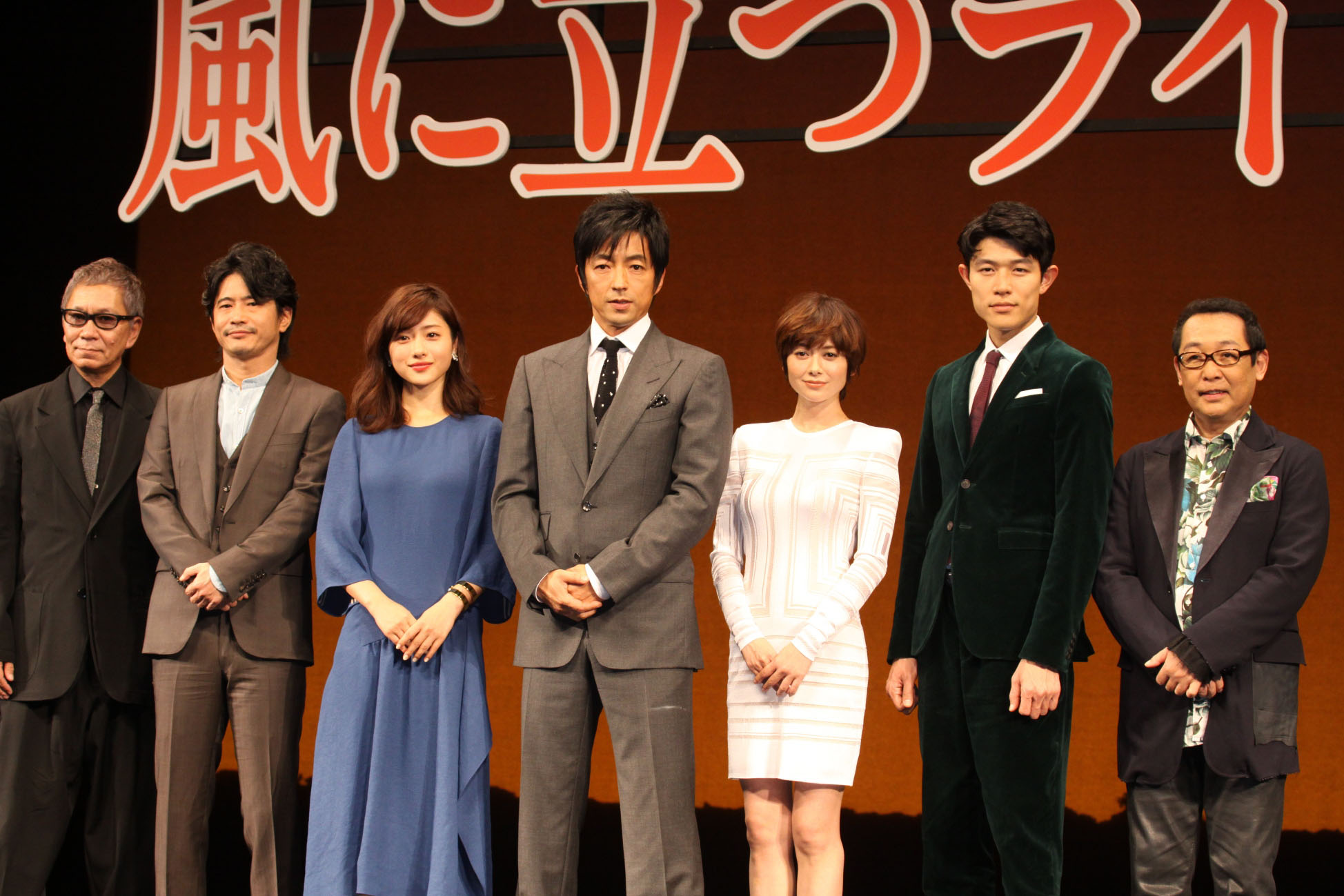 迎风而立的狮子剧照的剧照