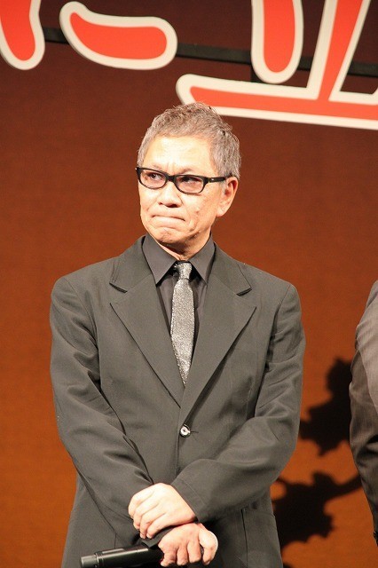 迎风而立的狮子剧照的剧照