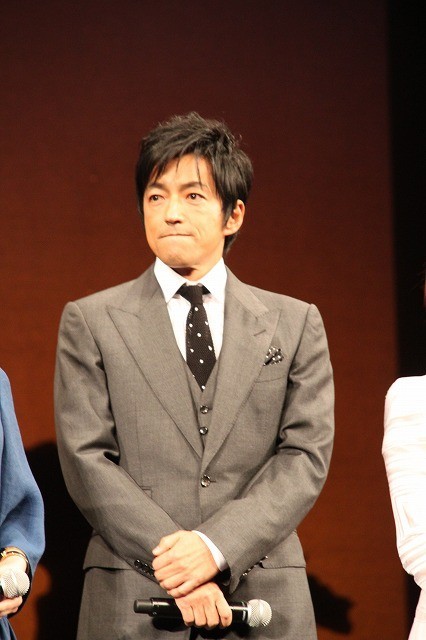 迎风而立的狮子剧照的剧照