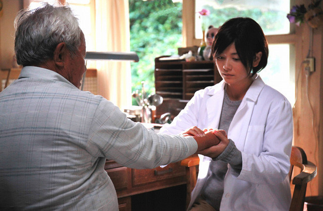 迎风而立的狮子剧照的剧照