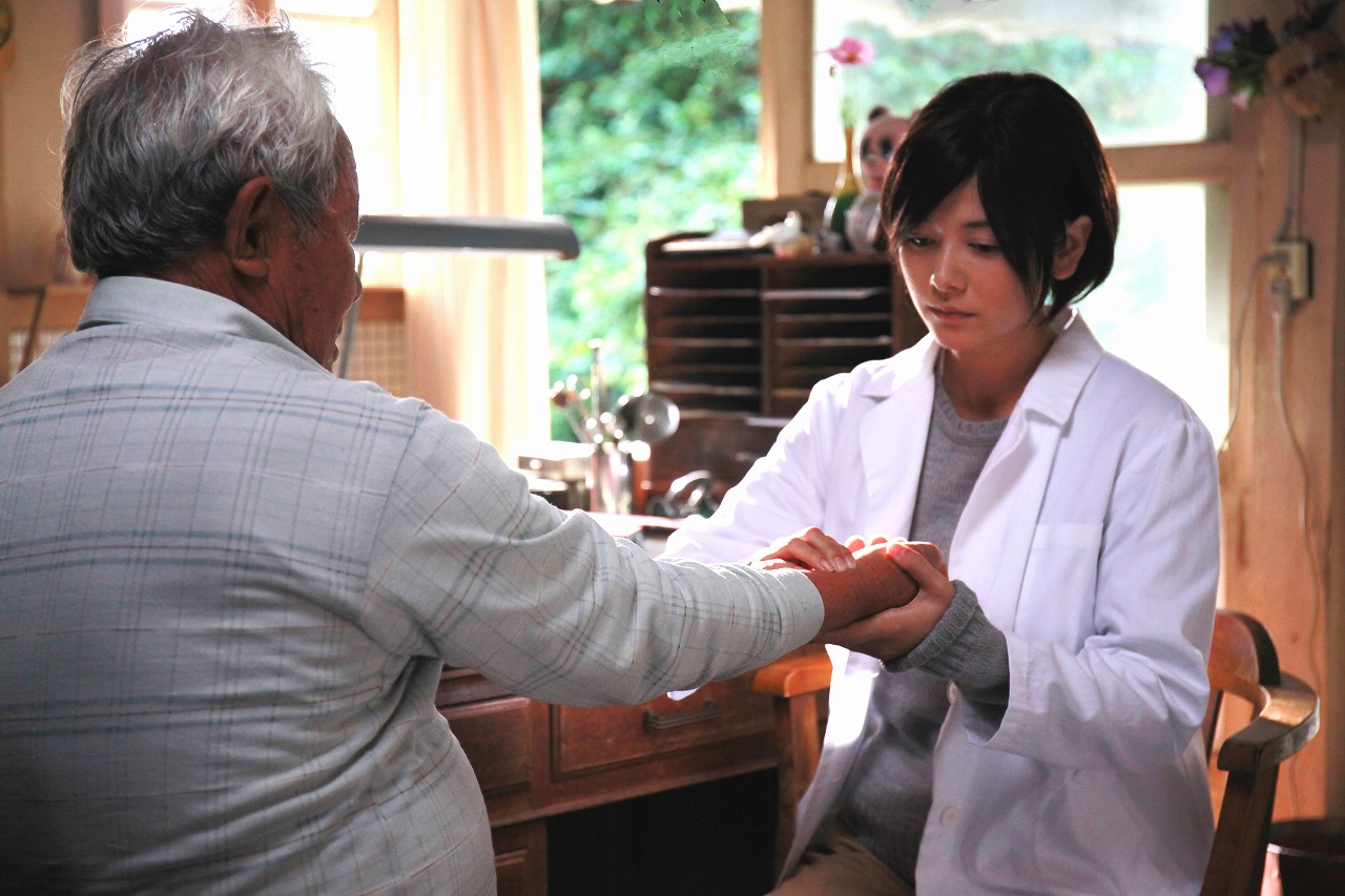 迎风而立的狮子剧照的剧照