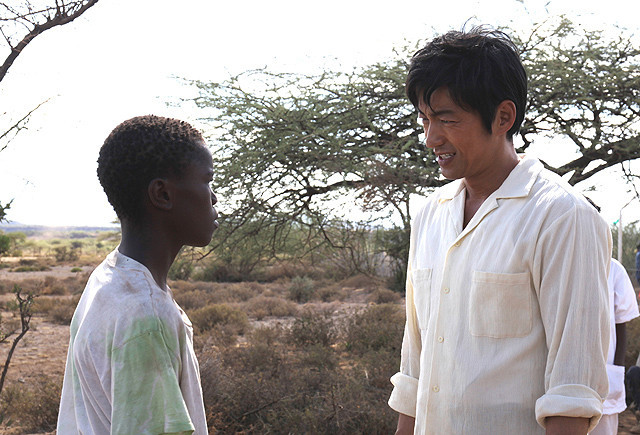 迎风而立的狮子剧照的剧照