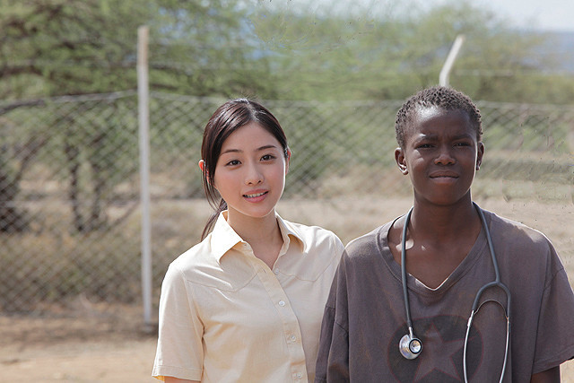 迎风而立的狮子剧照的剧照