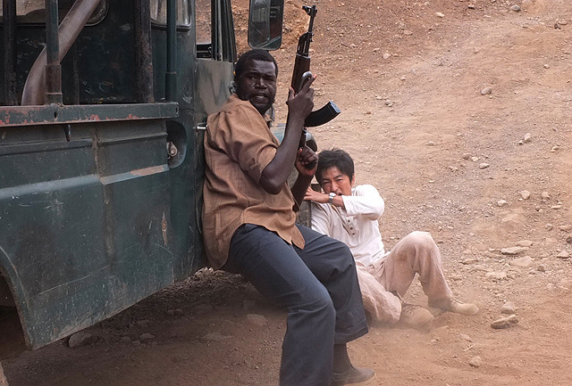 迎风而立的狮子剧照的剧照