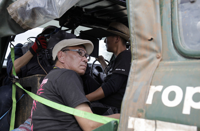 迎风而立的狮子剧照的剧照