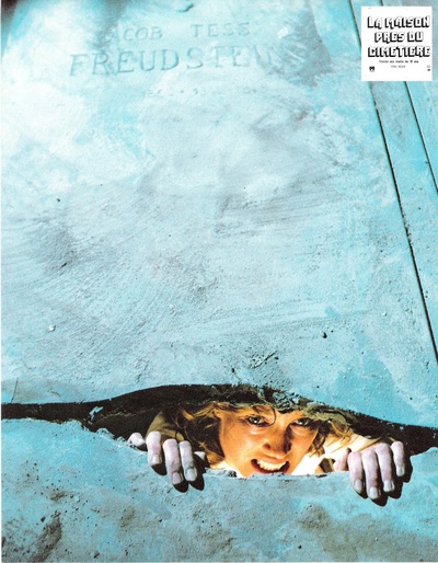 守墓屋剧照的剧照