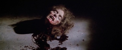 守墓屋剧照的剧照