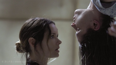 莫丽·哈特莉的驱魔剧照的剧照