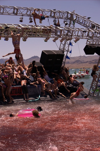 食人鱼3D剧照的剧照