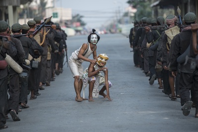他们先杀了我父亲：一个柬埔寨女儿的回忆录剧照的剧照