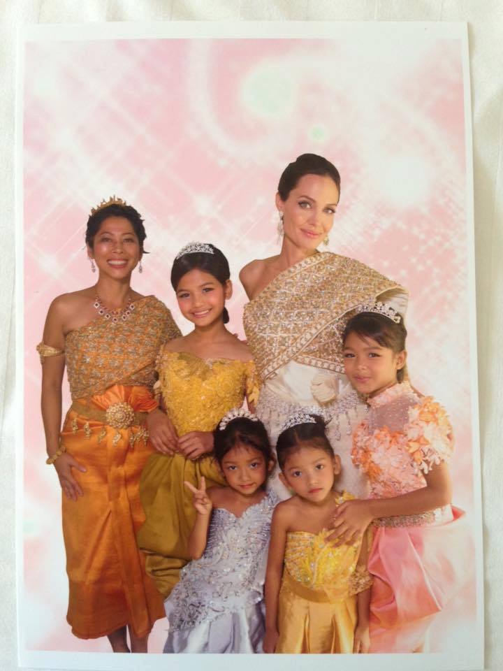 他们先杀了我父亲：一个柬埔寨女儿的回忆录剧照的剧照