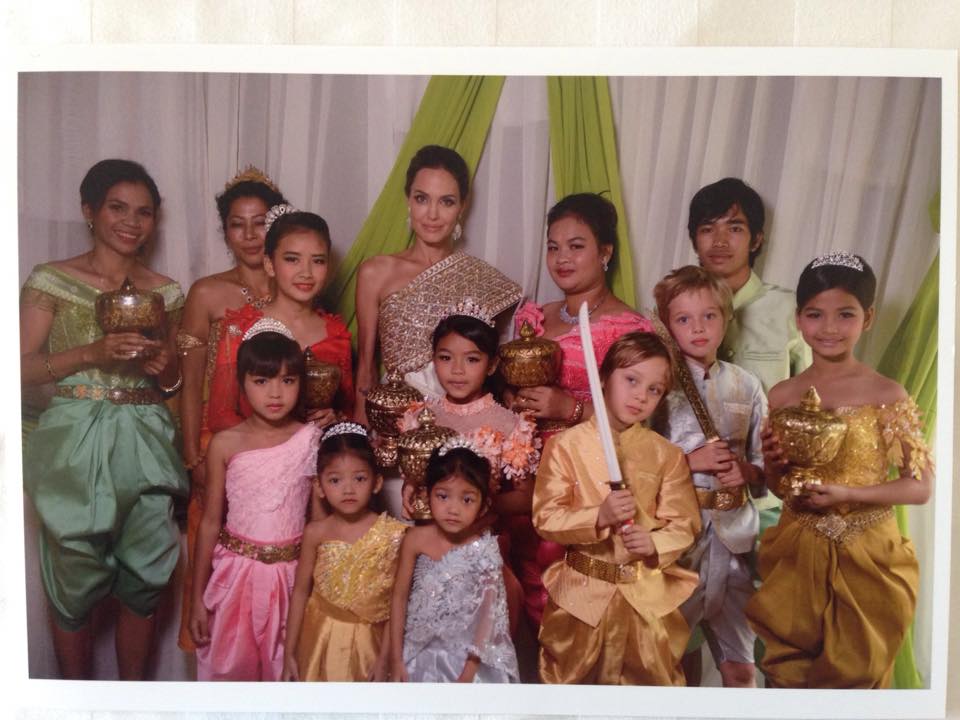 他们先杀了我父亲：一个柬埔寨女儿的回忆录剧照的剧照