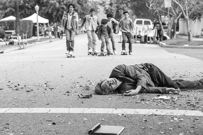 别担心，他不会走远的剧照的剧照